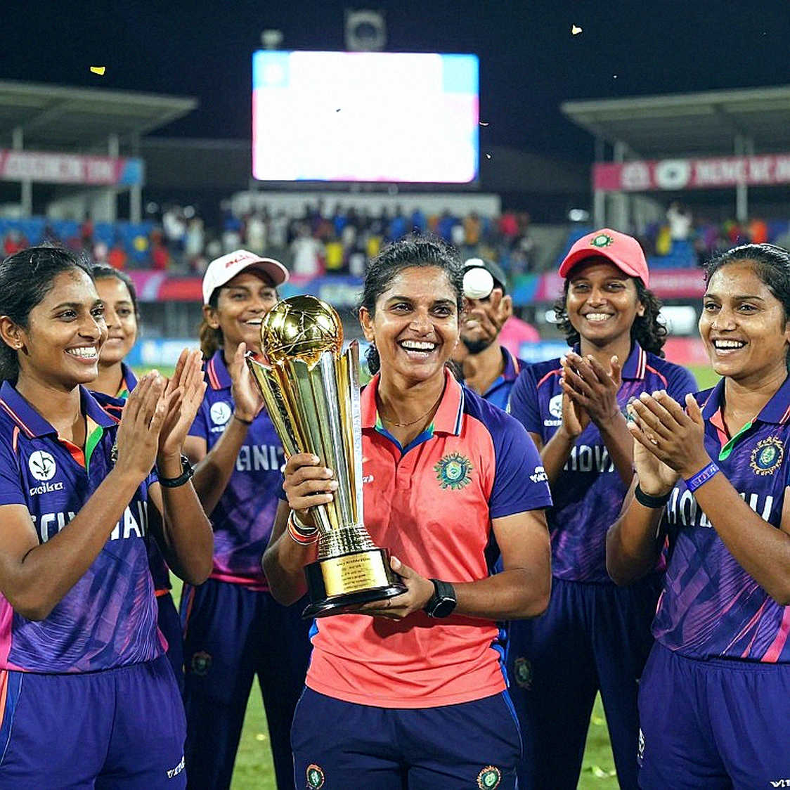 হারমানপ্রীতের পর: ভারতীয় নারী দলের অধিনায়কত্ব একটি হিসাবের খাতা, একটি তারকার নাম নয়